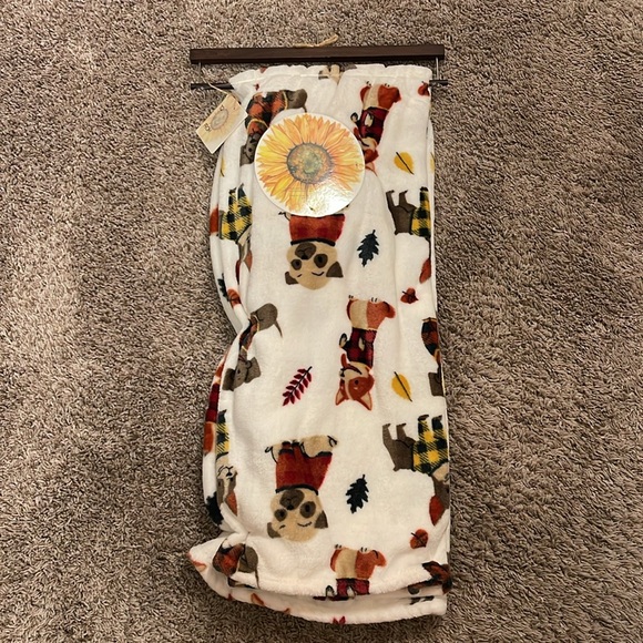 Artisan 34 Fall Dog Print Throw Blanket - Picture 4 of 5